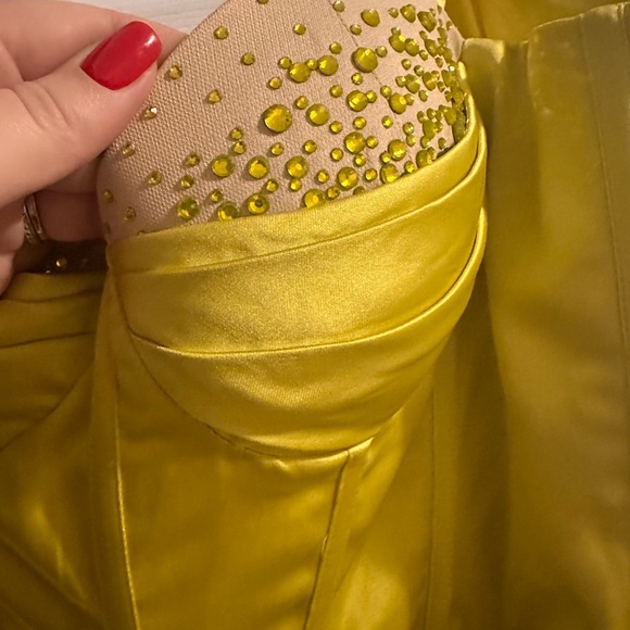 Miss Circle brand new neon lemony green color - Picture 4 of 9